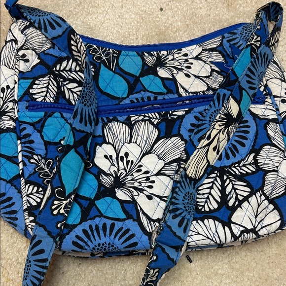 Vera Bradley Floral Blue and White Women's Bag. Some yellowing in white areas - Picture 5 of 5